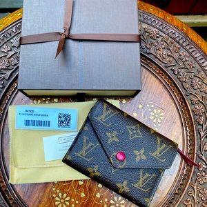 Louis Vuitton Victorine Womens Wallet